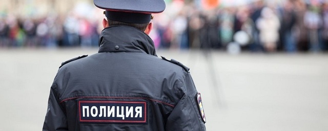 В Дзержинском мужчина ранил ножом двух полицейских
